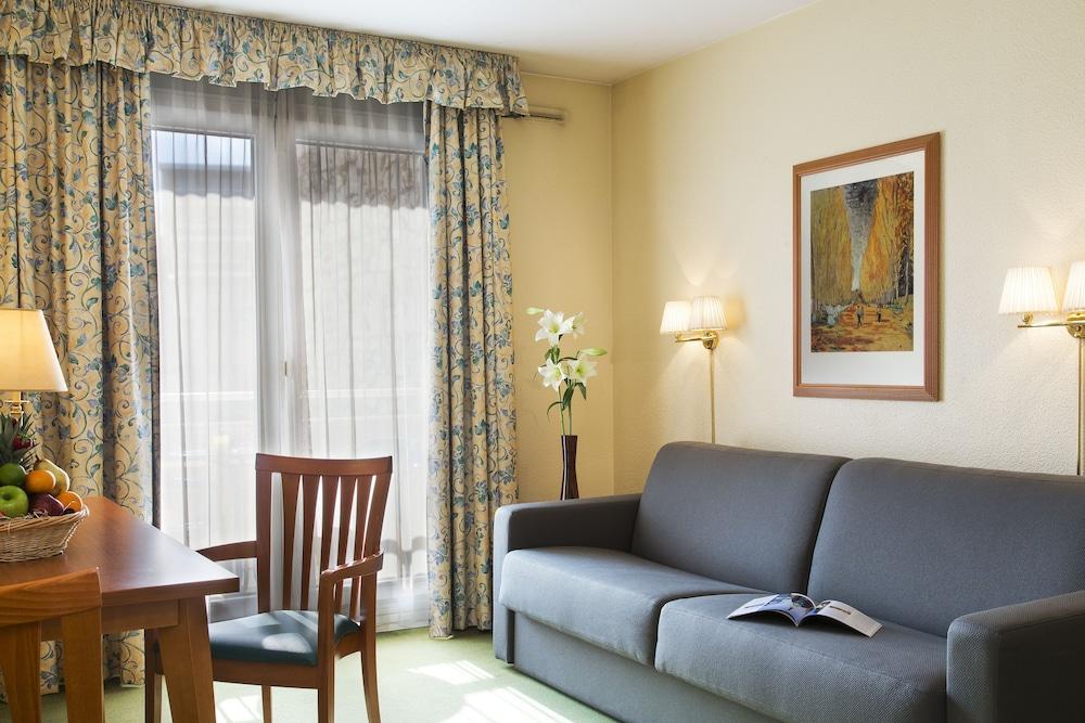 Residhome Promenade Appart hôtel 3*